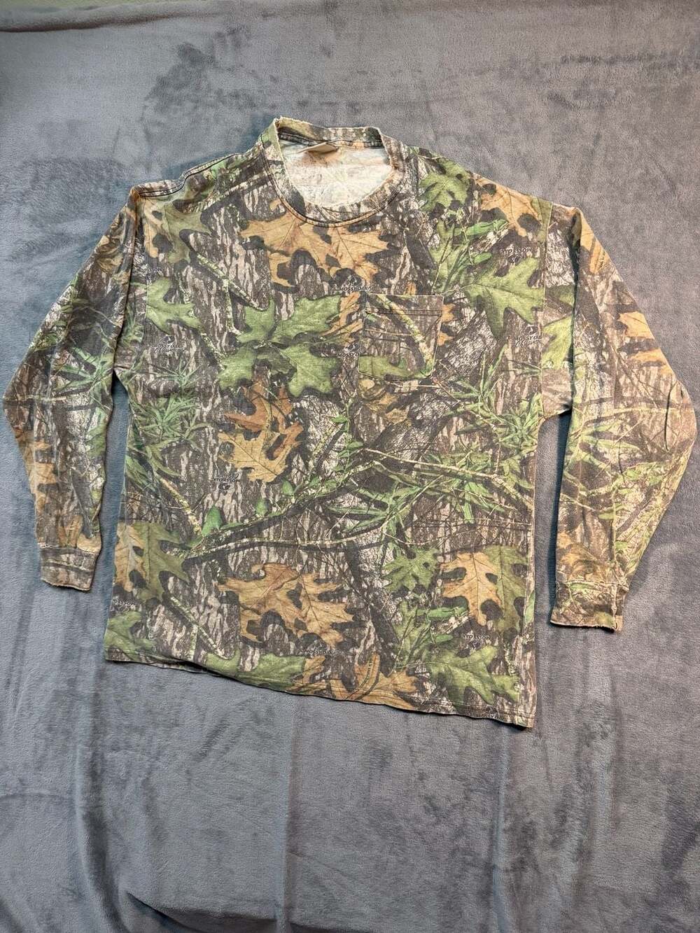 Thrashed Vintage Mossy Oak Apparel Camouflage Long Sleeve Pocket T-Shirt Size L